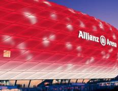 詹姆斯重返赛场，险胜首场状态出色，篮网观众沸腾！上演精彩一战